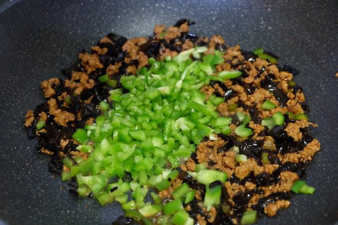 青椒木耳肉末炒雞蛋的做法-家常味炒菜譜