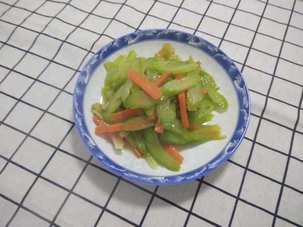 炒西芹的做法-咸鮮味炒菜譜-易網(wǎng)健康養(yǎng)生網(wǎng) 炒西芹的做法-咸鮮味炒菜譜