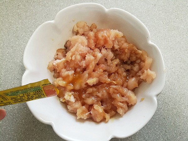 香菇釀肉的做法-香辣味蒸菜譜-易網健康養生網 香菇釀肉的做法-香辣味蒸菜譜