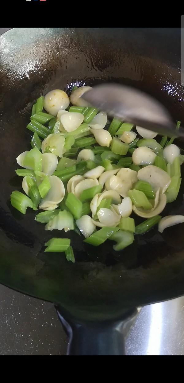 西芹百合炒蝦仁的做法-家常味炒菜譜-易網健康養生網 西芹百合炒蝦仁的做法-家常味炒菜譜