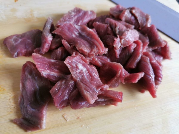 口蘑炒肉片的做法-酸辣味炒菜譜-易網健康養生網 口蘑炒肉片的做法-酸辣味炒菜譜