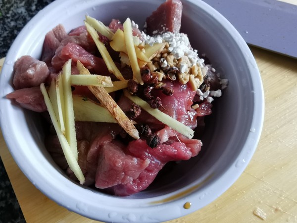 口蘑炒肉片的做法-酸辣味炒菜譜-易網健康養生網 口蘑炒肉片的做法-酸辣味炒菜譜