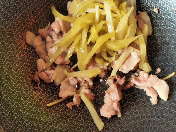 酸菜炒豬肉的做法-家常味炒菜譜-易網健康養生網 酸菜炒豬肉的做法-家常味炒菜譜