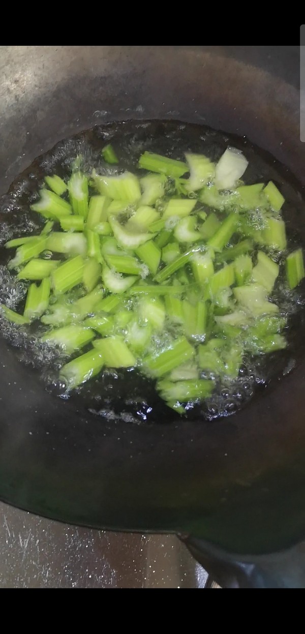 西芹百合炒蝦仁的做法-家常味炒菜譜-易網健康養生網 西芹百合炒蝦仁的做法-家常味炒菜譜