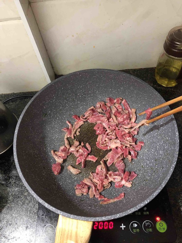 青椒炒牛肉的做法-香辣味炒菜譜-易網健康養生網 青椒炒牛肉的做法-香辣味炒菜譜