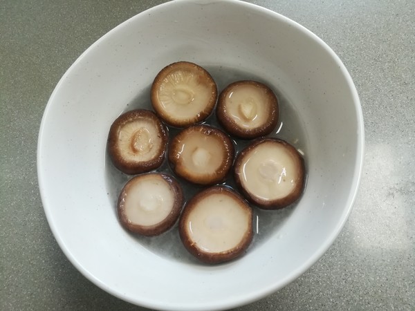 香菇釀肉的做法-香辣味蒸菜譜-易網健康養生網 香菇釀肉的做法-香辣味蒸菜譜