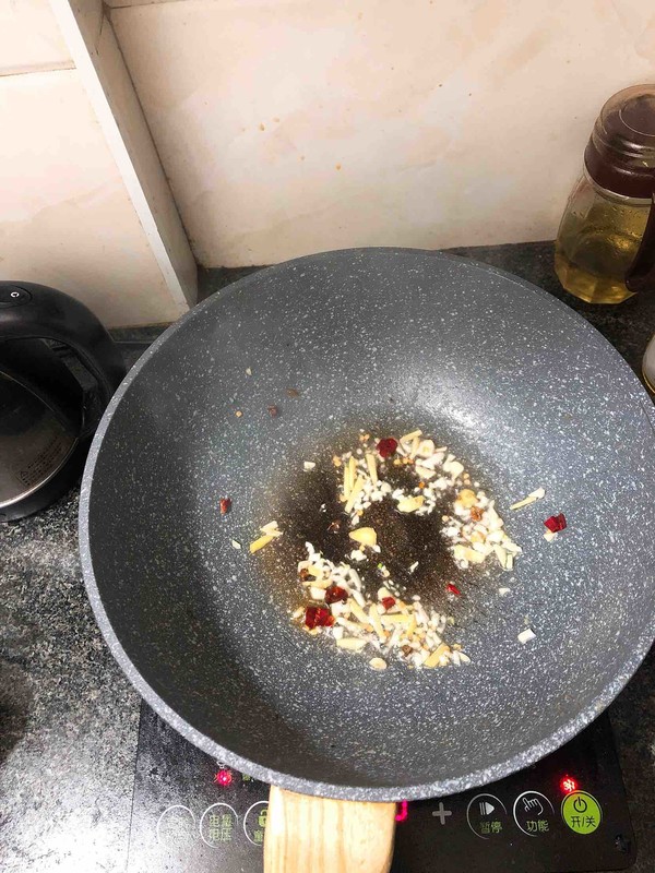 青椒炒牛肉的做法-香辣味炒菜譜-易網健康養生網 青椒炒牛肉的做法-香辣味炒菜譜