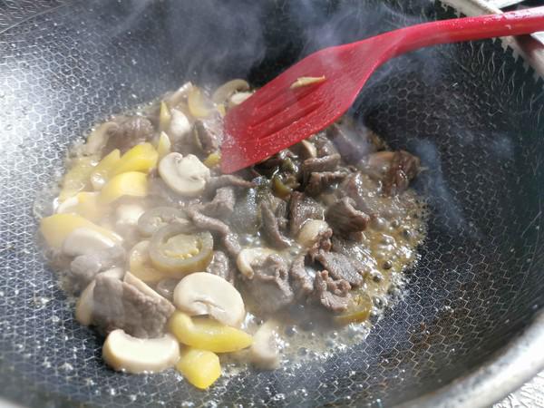 口蘑炒肉片的做法-酸辣味炒菜譜-易網健康養生網 口蘑炒肉片的做法-酸辣味炒菜譜