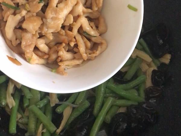 腐竹木耳炒雞肉的做法-咸鮮味炒菜譜