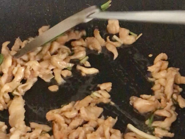 腐竹木耳炒雞肉的做法-咸鮮味炒菜譜