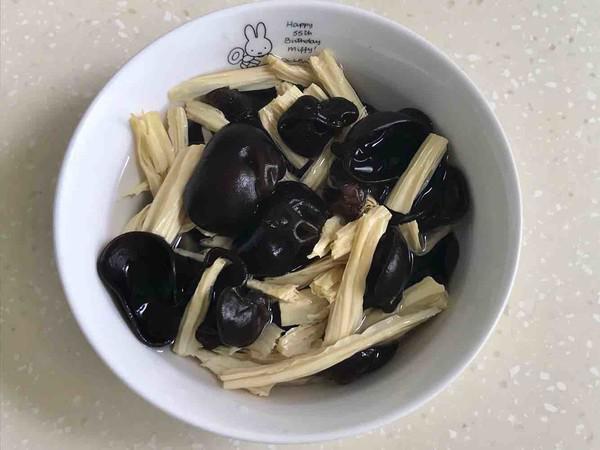 腐竹木耳炒雞肉的做法-咸鮮味炒菜譜