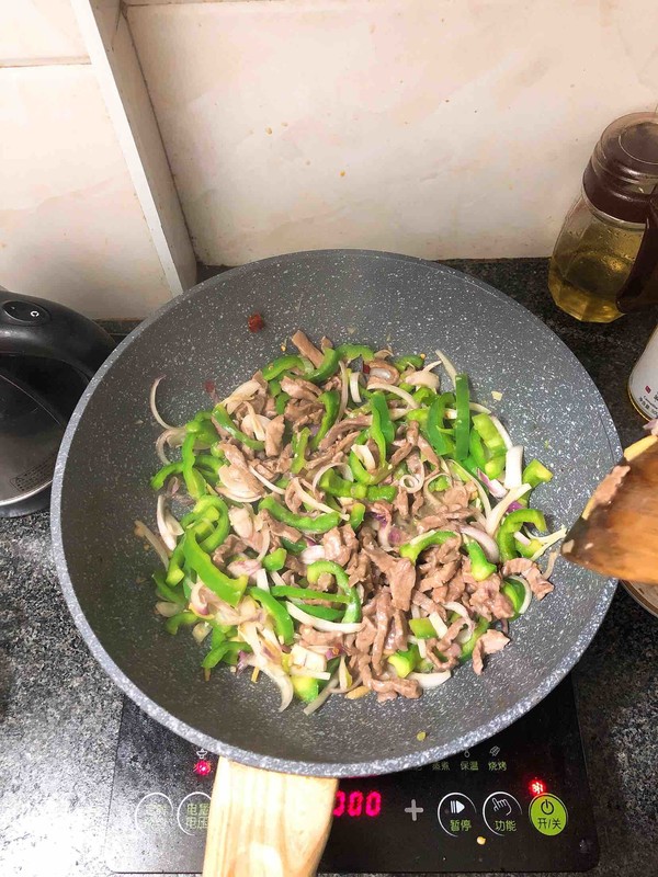青椒炒牛肉的做法-香辣味炒菜譜-易網健康養生網 青椒炒牛肉的做法-香辣味炒菜譜
