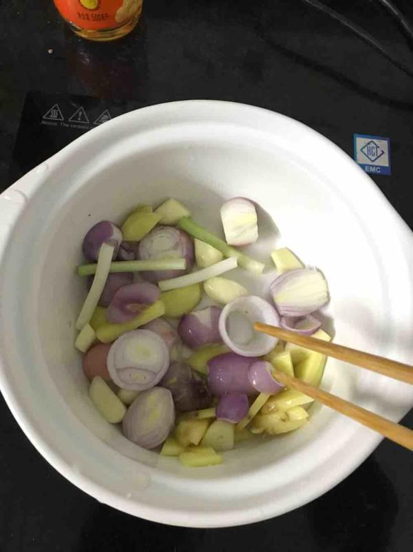 砂鍋魚頭煲的做法-家常味焗菜譜-易網健康養生網 砂鍋魚頭煲的做法-家常味焗菜譜