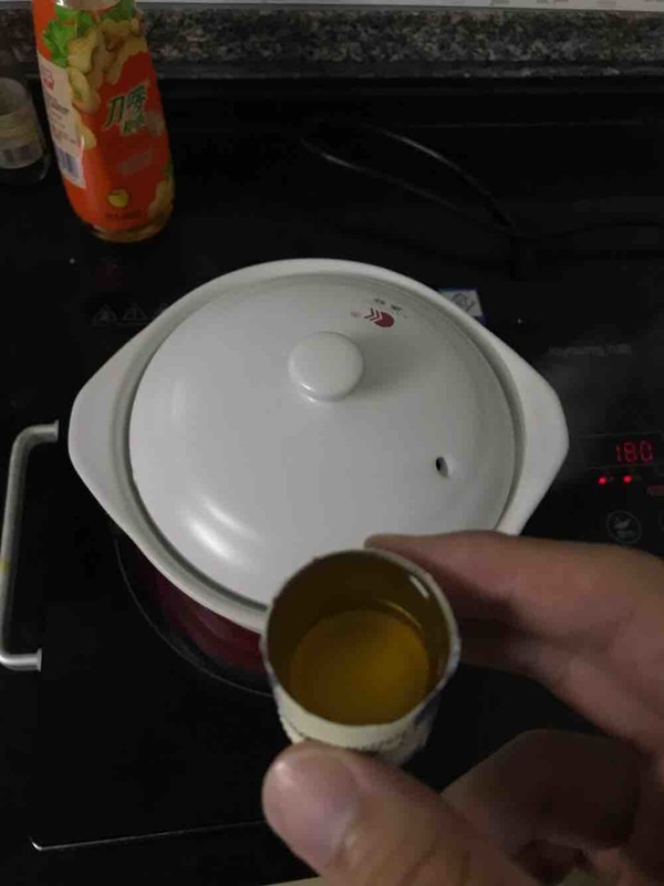 砂鍋魚頭煲的做法-家常味焗菜譜-易網健康養生網 砂鍋魚頭煲的做法-家常味焗菜譜