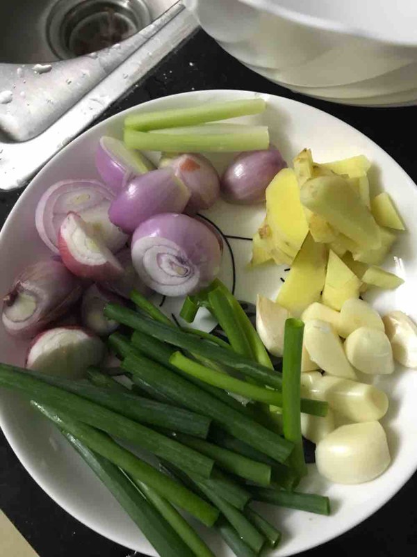 砂鍋魚頭煲的做法-家常味焗菜譜-易網健康養生網 砂鍋魚頭煲的做法-家常味焗菜譜