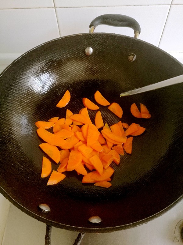 胡蘿卜炒黑木耳的做法-家常味炒菜譜-易網健康養生網 胡蘿卜炒黑木耳的做法-家常味炒菜譜