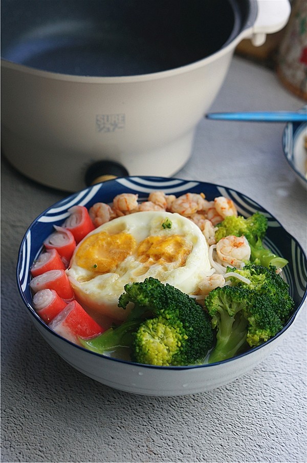 蝦仁蟹棒鮮湯粉的做法-家常味煮菜譜