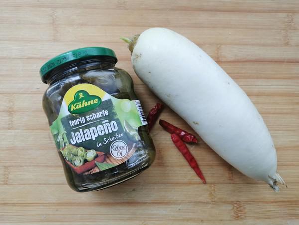 辣椒圈白蘿卜泡菜的做法-酸辣味泡菜譜-易網<a href=http://www.xllyou.com/ target=_blank class=infotextkey>健康養生</a>網 辣椒圈白蘿卜泡菜的做法-酸辣味泡菜譜