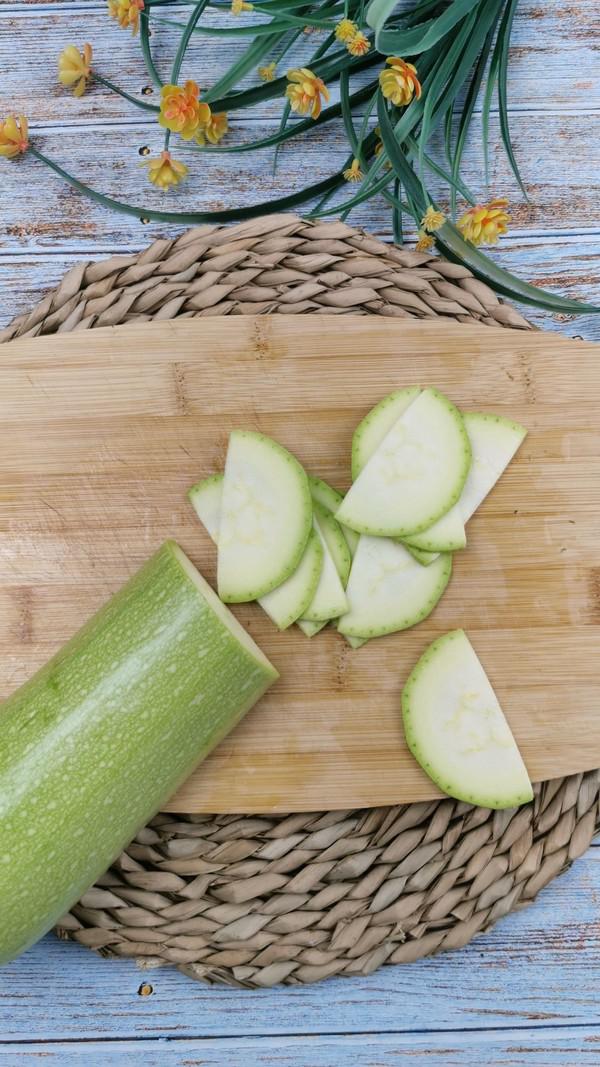 角瓜炒蝦米的做法-咸鮮味炒菜譜-易網<a href=http://www.xllyou.com/ target=_blank class=infotextkey>健康養生</a>網 角瓜炒蝦米的做法-咸鮮味炒菜譜