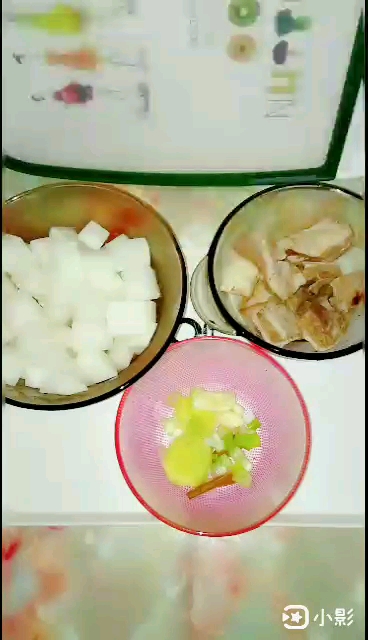 羊排燒蘿卜的做法-家常味燒菜譜-易網(wǎng)<a href=http://www.xllyou.com/ target=_blank class=infotextkey>健康養(yǎng)生</a>網(wǎng) 羊排燒蘿卜的做法-家常味燒菜譜