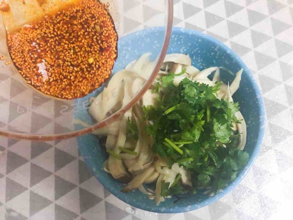 涼拌杏鮑菇的做法-香辣味拌菜譜-易網健康養生網 涼拌杏鮑菇的做法-香辣味拌菜譜