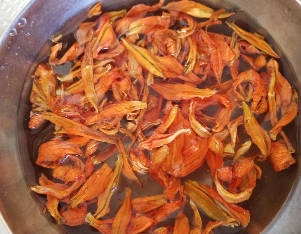 百合蒸南瓜的做法-甜味蒸菜譜-易網(wǎng)<a href=http://www.xllyou.com/ target=_blank class=infotextkey>健康養(yǎng)生</a>網(wǎng) 百合蒸南瓜的做法-甜味蒸菜譜