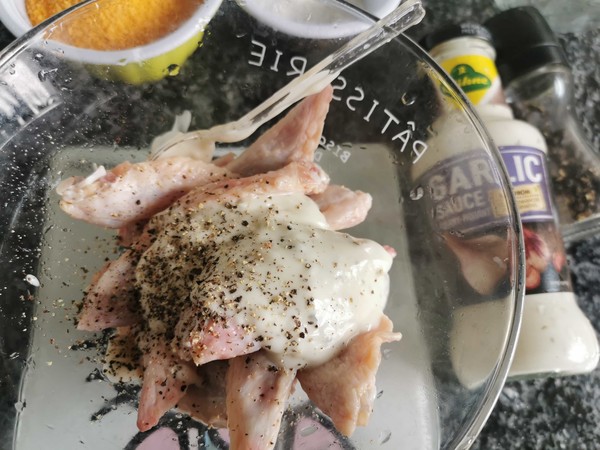 蒜蓉翅尖的做法-蒜香味炸菜譜-易網健康養生網 蒜蓉翅尖的做法-蒜香味炸菜譜