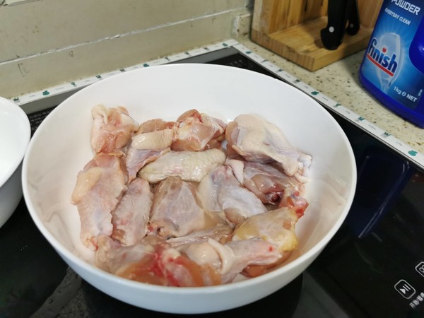 香酥炸雞翅的做法-咸鮮味炸菜譜-易網<a href=http://www.xllyou.com/ target=_blank class=infotextkey>健康養生</a>網 香酥炸雞翅的做法-咸鮮味炸菜譜