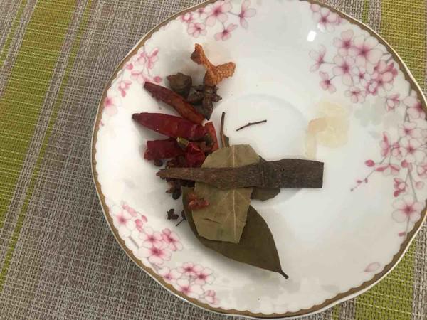 紅燒雞爪的做法-家常味燒菜譜