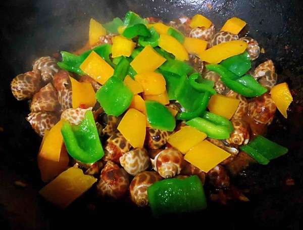 彩椒辣醬炒花螺的做法-香辣味炒菜譜-易網(wǎng)健康養(yǎng)生網(wǎng) 彩椒辣醬炒花螺的做法-香辣味炒菜譜