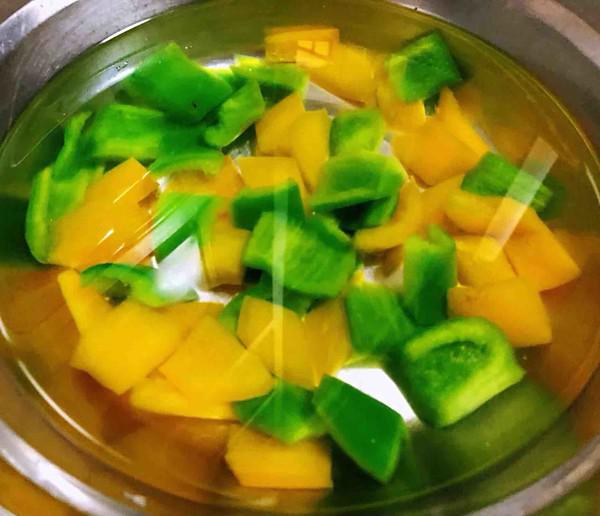 彩椒辣醬炒花螺的做法-香辣味炒菜譜-易網(wǎng)健康養(yǎng)生網(wǎng) 彩椒辣醬炒花螺的做法-香辣味炒菜譜