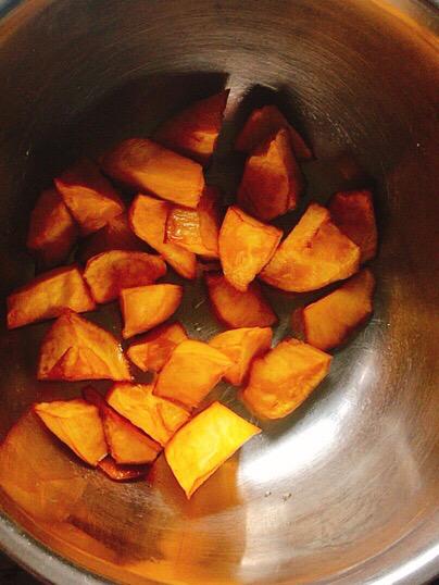 拔絲地瓜的做法-甜味炸菜譜-易網健康養生網 拔絲地瓜的做法-甜味炸菜譜