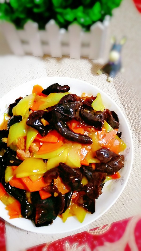 燒木耳的做法-家常味燒菜譜-易網健康養(yǎng)生網 燒木耳的做法-家常味燒菜譜