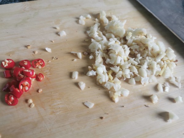 蒜蓉粉絲蒸娃娃菜的做法-蒜香味蒸菜譜-易網健康養生網 蒜蓉粉絲蒸娃娃菜的做法-蒜香味蒸菜譜