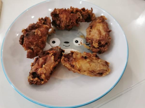 香酥炸雞翅的做法-咸鮮味炸菜譜-易網健康養生網 香酥炸雞翅的做法-咸鮮味炸菜譜