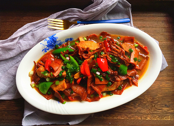 五花肉燒魷魚的做法-咸鮮味燒菜譜-易網健康養生網 五花肉燒魷魚的做法-咸鮮味燒菜譜