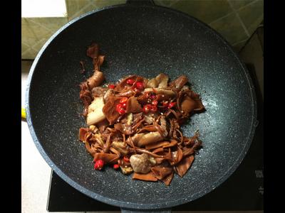 五花肉燒魷魚的做法-咸鮮味燒菜譜