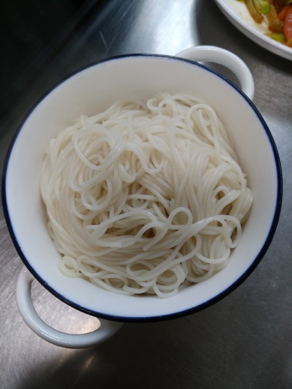 榨菜肉絲面的做法-家常味炒菜譜-易網(wǎng)健康養(yǎng)生網(wǎng) 榨菜肉絲面的做法-家常味炒菜譜