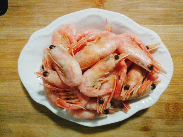 水煮北極蝦的做法-咸鮮味煮菜譜-易網<a href=http://www.xllyou.com/ target=_blank class=infotextkey>健康養生</a>網 水煮北極蝦的做法-咸鮮味煮菜譜