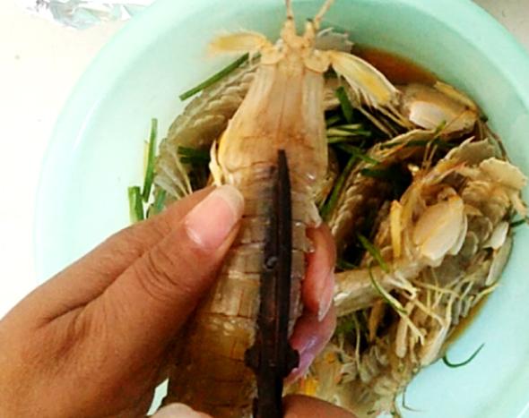 香烤皮皮蝦的做法-黑椒味烤菜譜-易網(wǎng)健康養(yǎng)生網(wǎng) 香烤皮皮蝦的做法-黑椒味烤菜譜