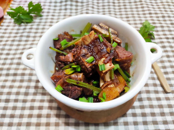 紅燒牛小排的做法-家常味燉菜譜-易網健康養生網 紅燒牛小排的做法-家常味燉菜譜