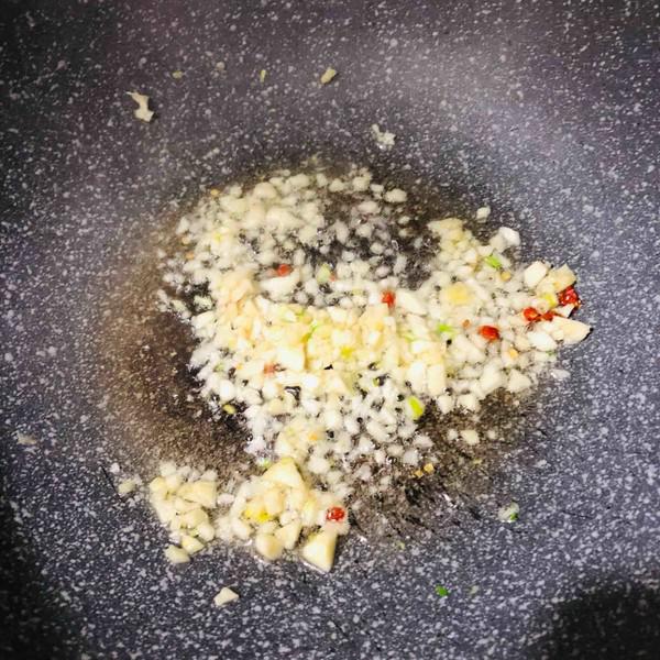 蒜蓉粉絲蒸扇貝的做法-醬香味蒸菜譜