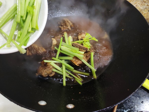 紅燒牛小排的做法-家常味燉菜譜-易網健康養生網 紅燒牛小排的做法-家常味燉菜譜