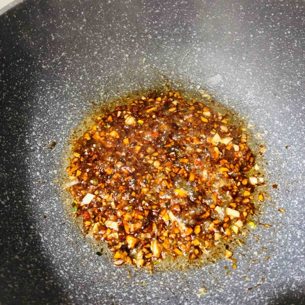 蒜蓉粉絲蒸扇貝的做法-醬香味蒸菜譜