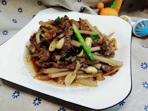 牛肉炒花生芽的做法-咸鮮味炒菜譜