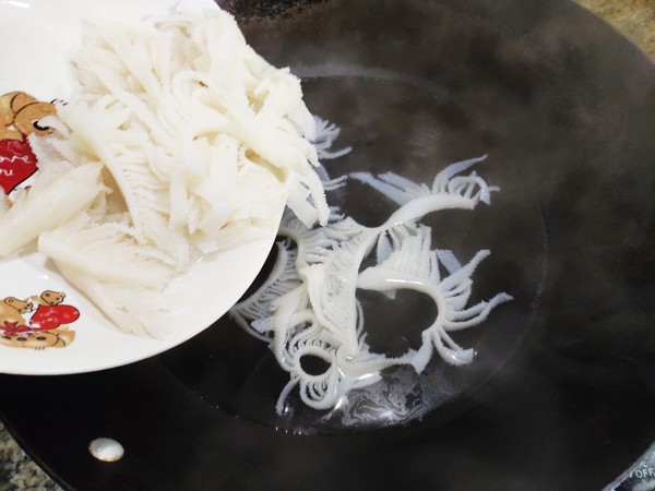 西芹涼拌牛百葉的做法-家常味拌菜譜-易網健康養生網 西芹涼拌牛百葉的做法-家常味拌菜譜