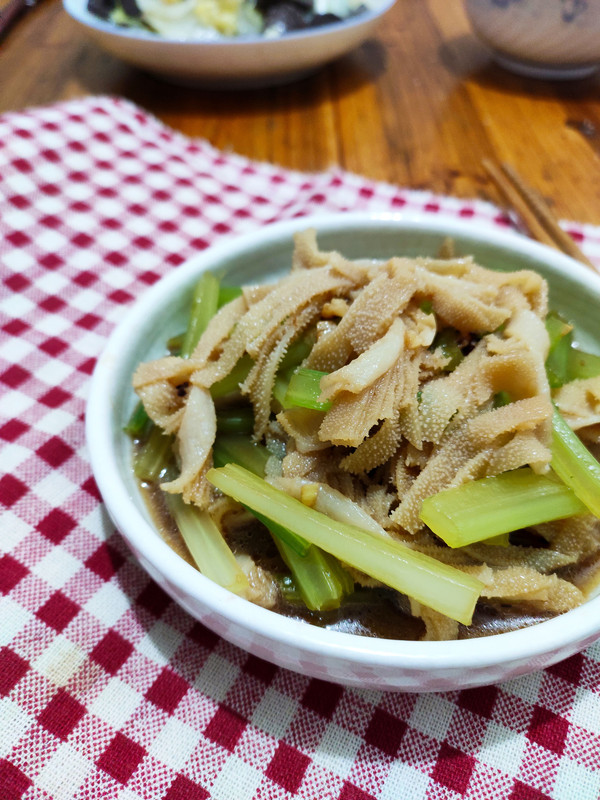 西芹涼拌牛百葉的做法-家常味拌菜譜-易網健康養生網 西芹涼拌牛百葉的做法-家常味拌菜譜