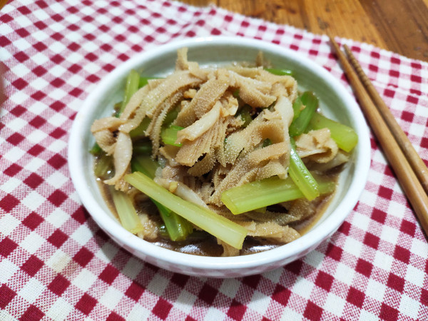 西芹涼拌牛百葉的做法-家常味拌菜譜-易網健康養生網 西芹涼拌牛百葉的做法-家常味拌菜譜