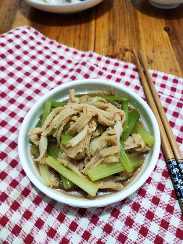 西芹涼拌牛百葉的做法-家常味拌菜譜-易網健康養生網 西芹涼拌牛百葉的做法-家常味拌菜譜