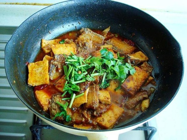 帶魚燉豆腐的做法-家常味燉菜譜-易網健康養生網 帶魚燉豆腐的做法-家常味燉菜譜